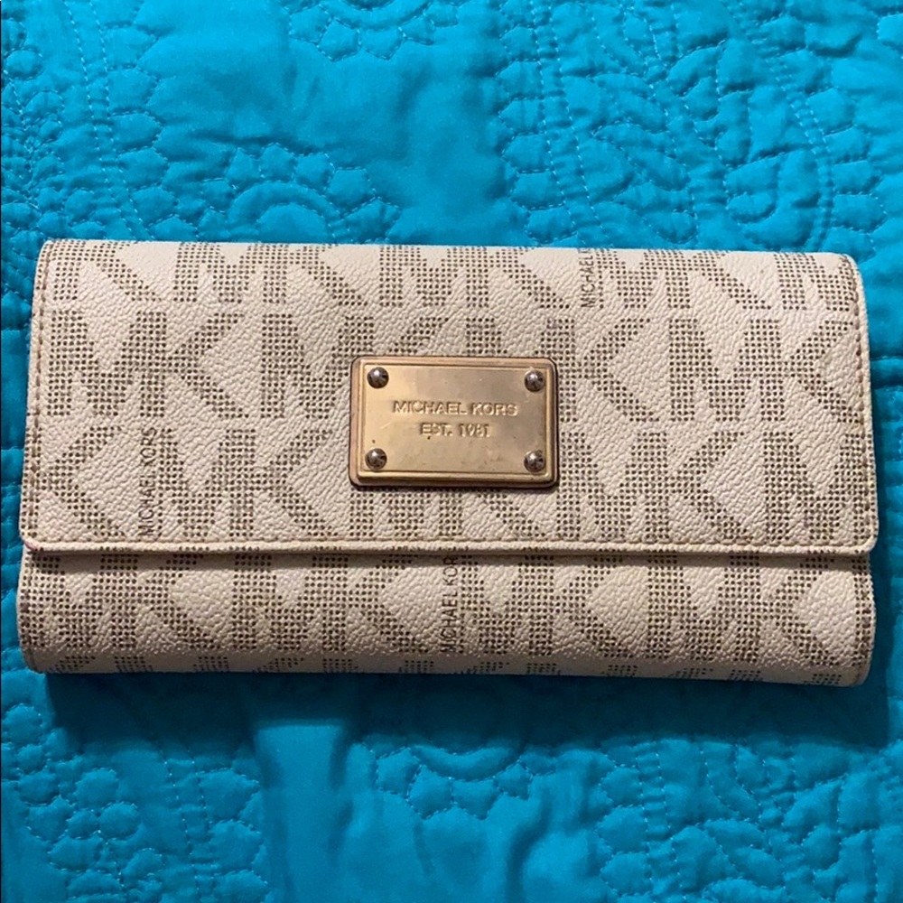 Micheal Kors wallet